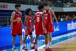 苏群：球迷喷曲绍斌千篇一律的联防 但外线顶得上&amp;对持球人有压迫