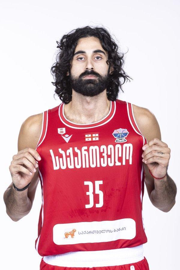 开云体育官网-艺术气息！魔术&amp;amp;格鲁吉亚中锋比塔泽在社交媒体晒出自己的新造型