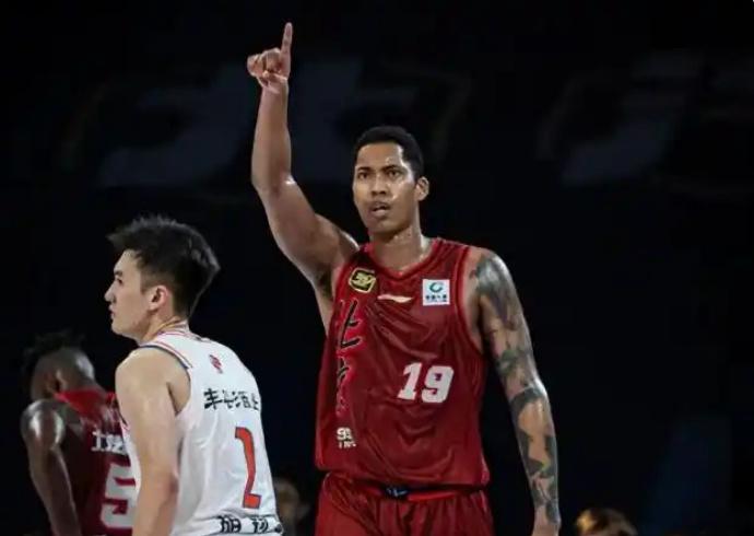 开云体育官网-2换1，丘天交易或曝光，李春江下家3选1，欧文表弟加盟CBA